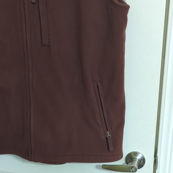 Men's Earth-Toned Sleeveless Vest - Picture 4 of 6